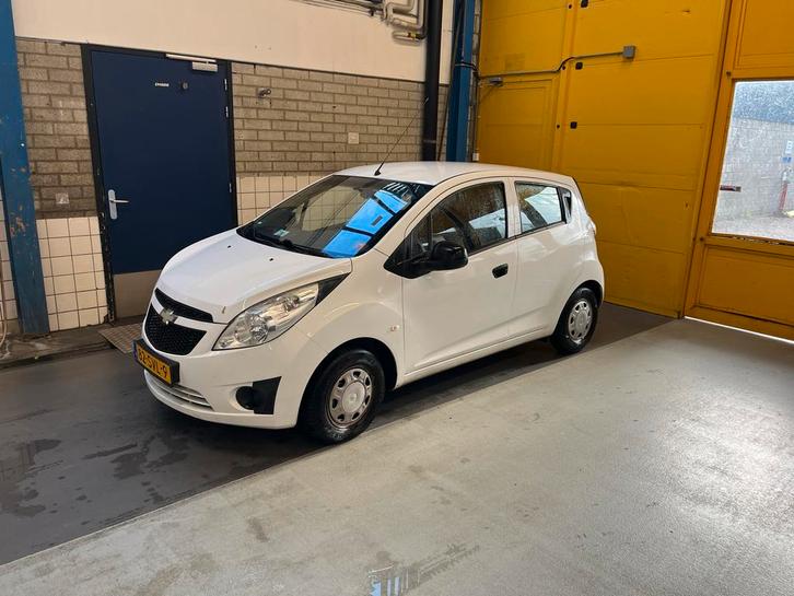Chevrolet Spark 1.0 Bifuel 2011 Wit, Auto's, Chevrolet, Particulier, Spark, Airconditioning, Android Auto, Apple Carplay, Bluetooth