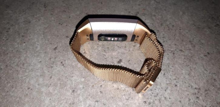 2 x Fitbit Charge 3 met defect, + los bandje en oplader, Sieraden, Tassen en Uiterlijk, Smartwatches, Gebruikt, Android, Zwart
