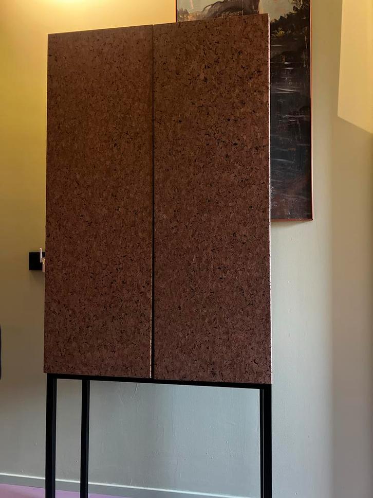 IKEA SAMANHANG kurken kast met spiegel, Huis en Inrichting, Kasten | Kledingkasten, Zo goed als nieuw, 100 tot 150 cm, Minder dan 50 cm