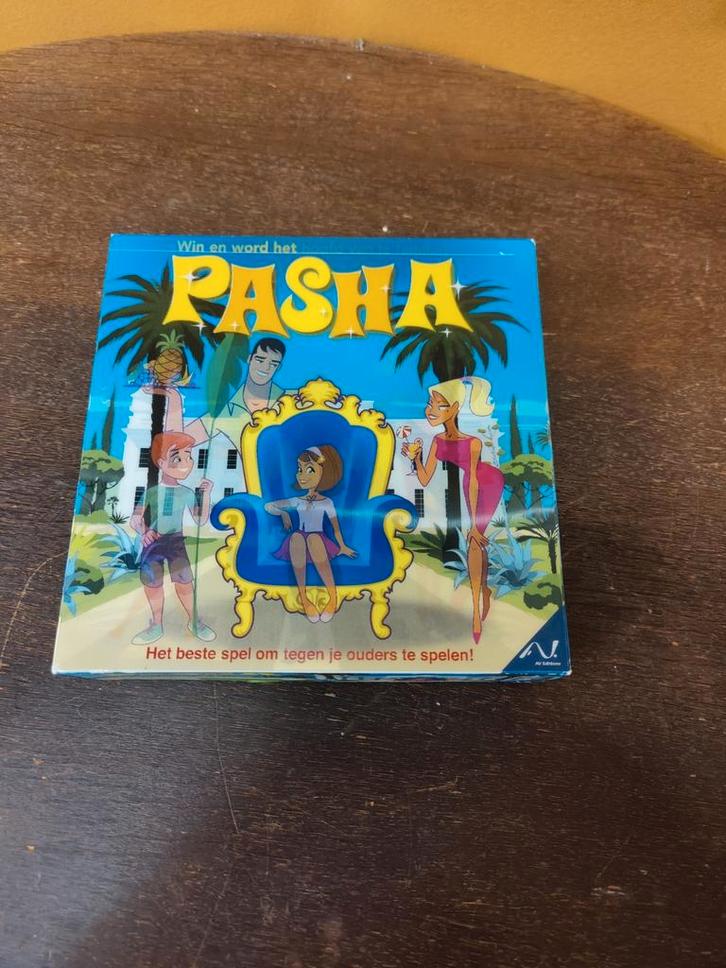 Bordspel Pasha - Win en word het hoofd van de familie!, Hobby en Vrije tijd, Gezelschapsspellen | Bordspellen, Zo goed als nieuw