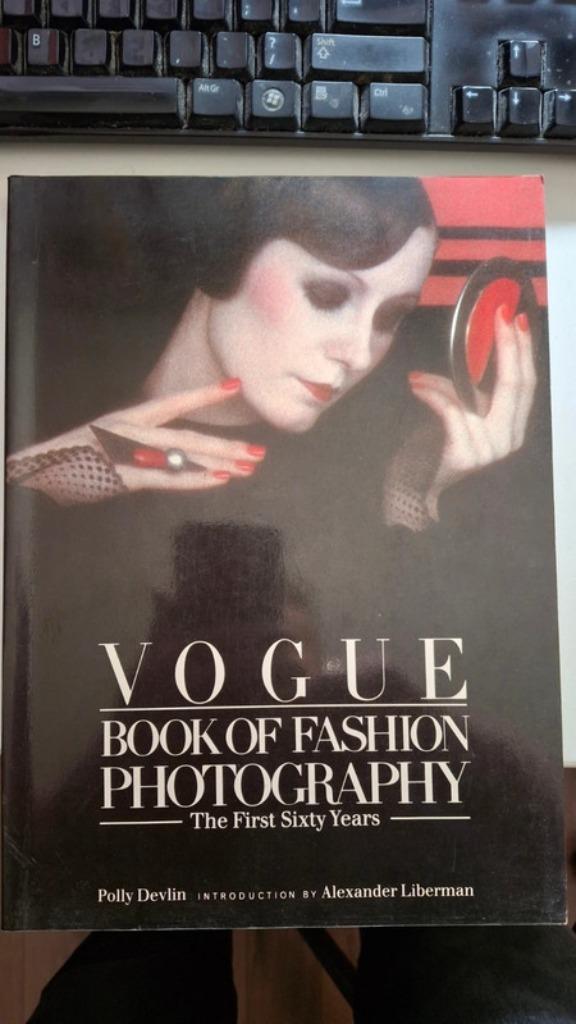 Vogue: Book of fashion photography Devlin, Polly, Boeken, Kunst en Cultuur | Fotografie en Design, Gelezen, Fotografen, Ophalen of Verzenden