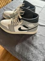 Air jordan 1 mid light smoke Grey, Schoenen, Gebruikt, Ophalen