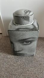 Vaas met deksel zwart wit, gezicht, Huis en Inrichting, Woonaccessoires | Vazen, Ophalen of Verzenden, Zo goed als nieuw, Wit
