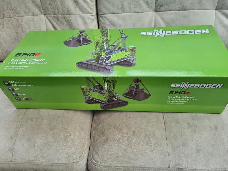 Sennebogen 6140HD draadkraan dragline met knijpbak ROS nieuw, Hobby en Vrije tijd, Modelauto's | 1:50, Nieuw, Hijskraan, Tractor of Landbouw