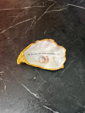 Oester Schelp met Tekst - ik koester jou lieve vriendin beschikbaar voor biedingen