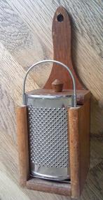 Vintage houten kleine rasp met bakje nootmuskaat rasp, Antiek en Kunst, Ophalen of Verzenden
