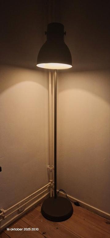 Verstelbare Ikea Hektar grijze Vloerlamp - Richt het Licht! beschikbaar voor biedingen