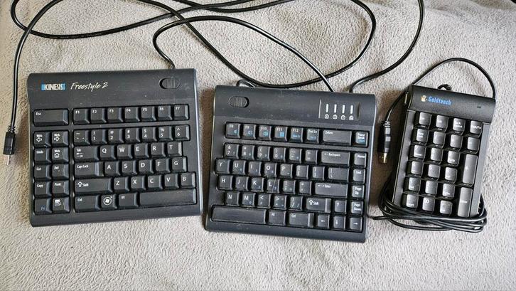 Kinesis Freestyle2 ergonomisch toetsenbord + cijferbord, Computers en Software, Toetsenborden, Zo goed als nieuw, Qwerty, Ergonomisch