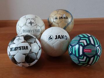 5 Gebruikte voetballen - Redelijk tot zeer goed beschikbaar voor biedingen