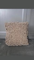 Kussen nieuw! Bolletjes Beige zand vierkant, Ophalen of Verzenden, Nieuw, Beige, Vierkant