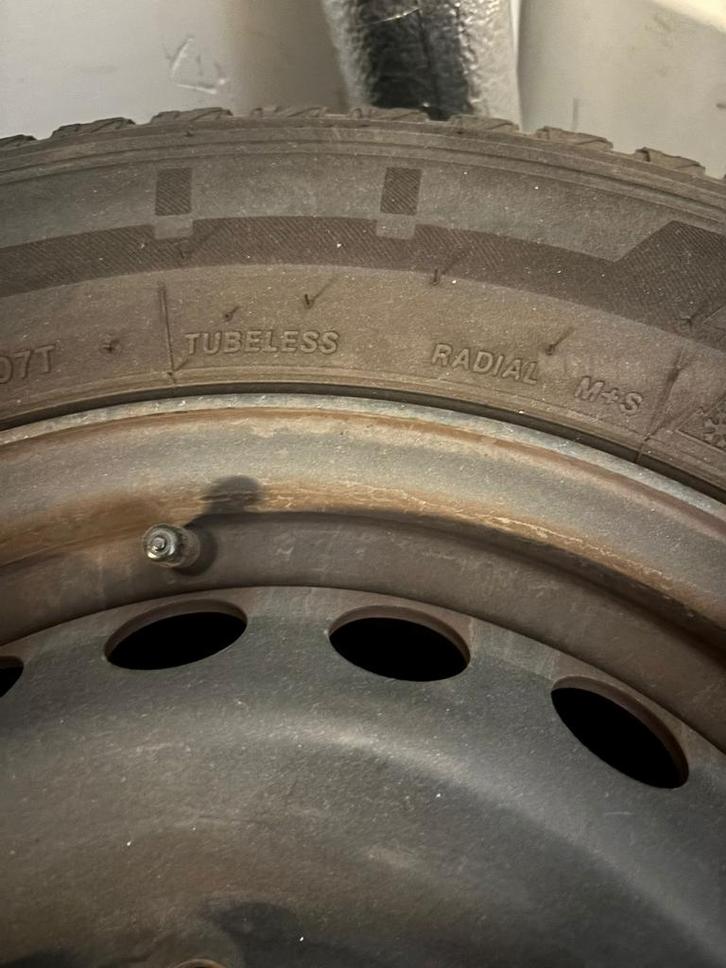 Bridgestone Blizzak 215/65R16C Winterbanden op stalen velg, Auto-onderdelen, Banden en Velgen, Band(en), Winterbanden, 17 inch