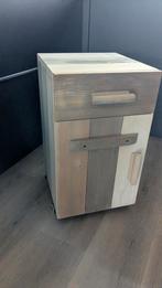 Mooi nachtkastje op wielen, Huis en Inrichting, Ophalen, 1 of 2 laden, 50 tot 100 cm, Minder dan 100 cm