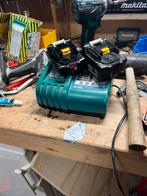 Makita snellader met 2 goedwerkende accu’s, Ophalen of Verzenden, Zo goed als nieuw, Boormachine