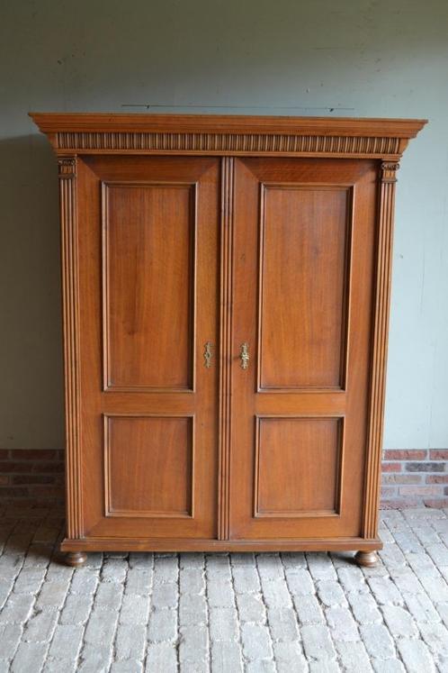 Prachtige strakke antieke kersen houten kast., Antiek en Kunst, Antiek | Meubels | Kasten, Verzenden