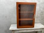 Oude vitrinekast uit Piet zwart keuken, Huis en Inrichting, Kasten | Vitrinekasten, Ophalen, Gebruikt, 50 tot 100 cm, Minder dan 100 cm