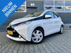 Toyota Aygo 1.0 VVT-i x-play *CRUISE*CAMERA*BLUETOOTH*, Voorwielaandrijving, Stof, Gebruikt, Euro 6