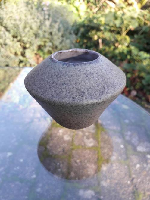 Judith Revesz handvorm vaasjehandvorm vaasje, Antiek en Kunst, Antiek | Keramiek en Aardewerk, Ophalen of Verzenden