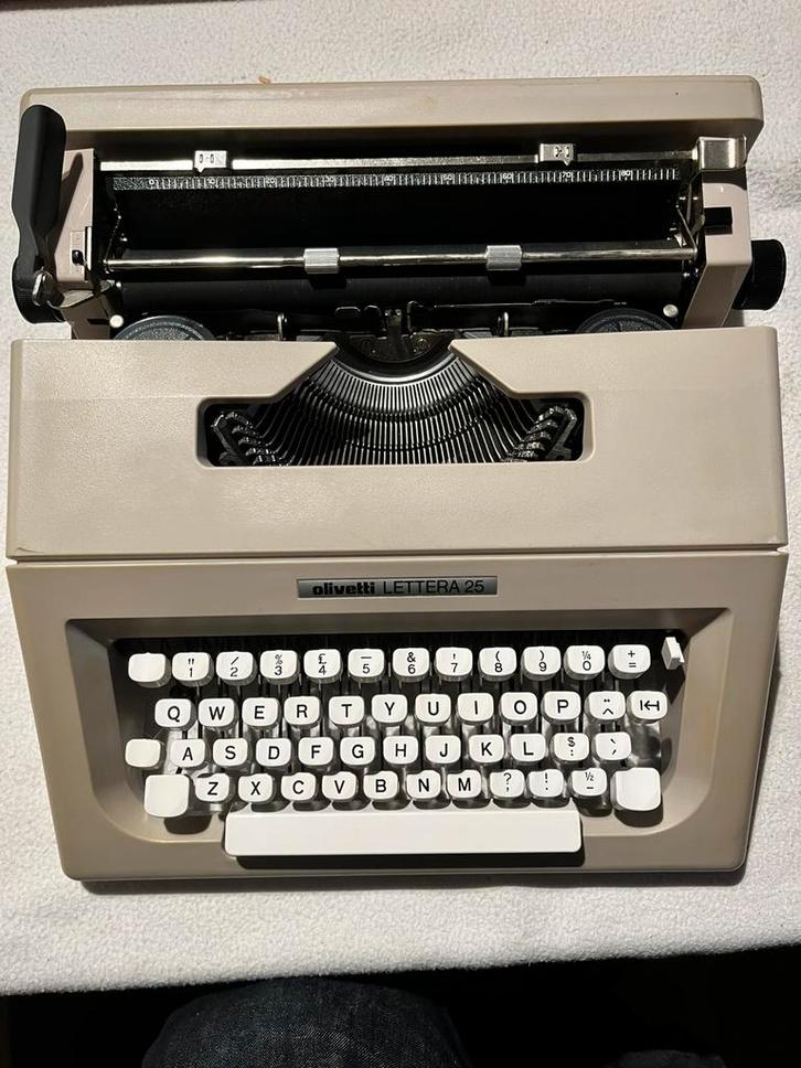 Olivetti Lettera 25 - Made in Spain, Diversen, Typemachines, Zo goed als nieuw, Ophalen of Verzenden