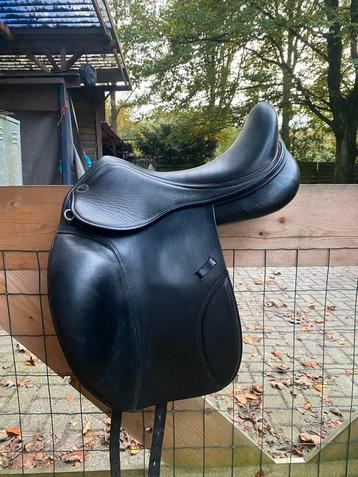 Verschillende zadels en 2x een eenspan tuig beschikbaar voor biedingen