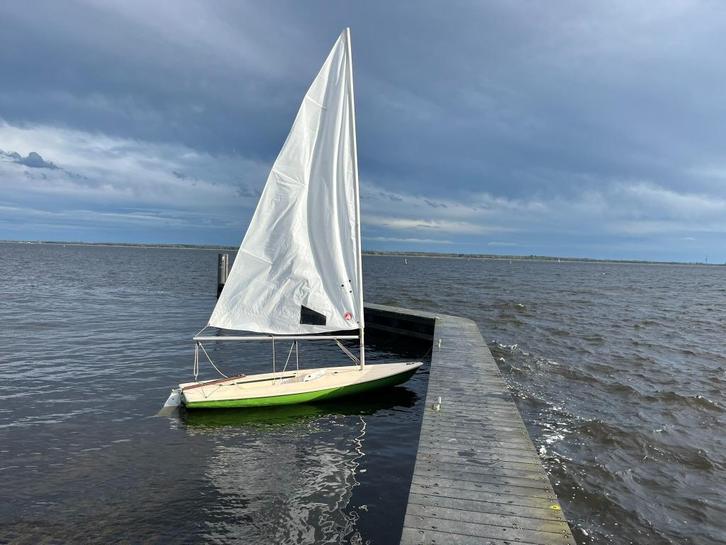Originele Laser Zeilboot met z.g.a.n. zeil en wegtrailer, Watersport en Boten, Zeilen en Zeiltoebehoren, Gebruikt, Grootzeil, Minder dan 15 m²