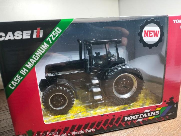 Te koop Britains Case IH Magnum 7250 Black Gelimiteerd., Hobby en Vrije tijd, Modelauto's | 1:32, Nieuw, Tractor of Landbouw, Britains