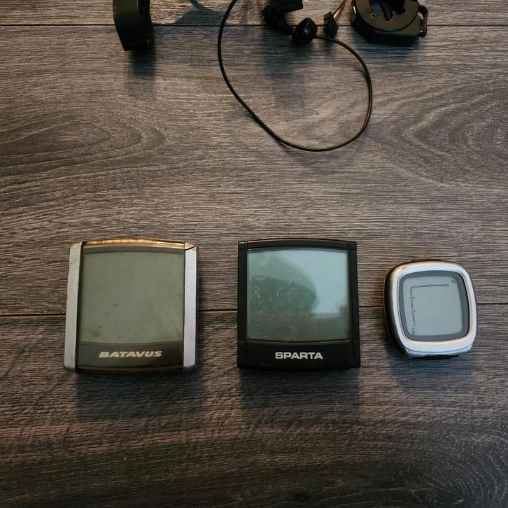 Diverse fiets display computers ebike en displayhouders, Fietsen en Brommers, Fietsaccessoires | Fietscomputers, Gebruikt, Ophalen