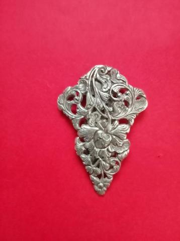 Mooie Zilveren Djokja Clips beschikbaar voor biedingen