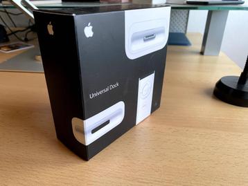 Apple Universal Dock MB125G/B (30-pins) – Compleet in Doos beschikbaar voor biedingen