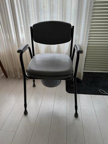 Toilethulpmiddel – stevige en comfortabele postoel beschikbaar voor biedingen