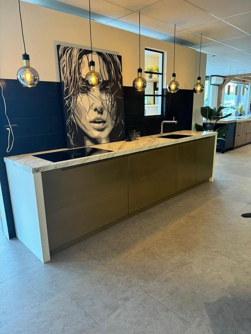 Showroomkeuken GOUD, Huis en Inrichting, Keuken | Complete keukens, Nieuw, Enkelwandige keuken, Overige kleuren, Overige materialen