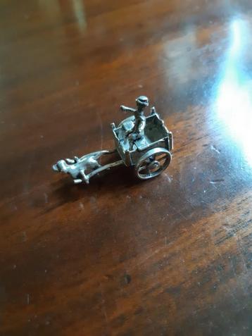 Zilveren miniatuur - hondenkar beschikbaar voor biedingen
