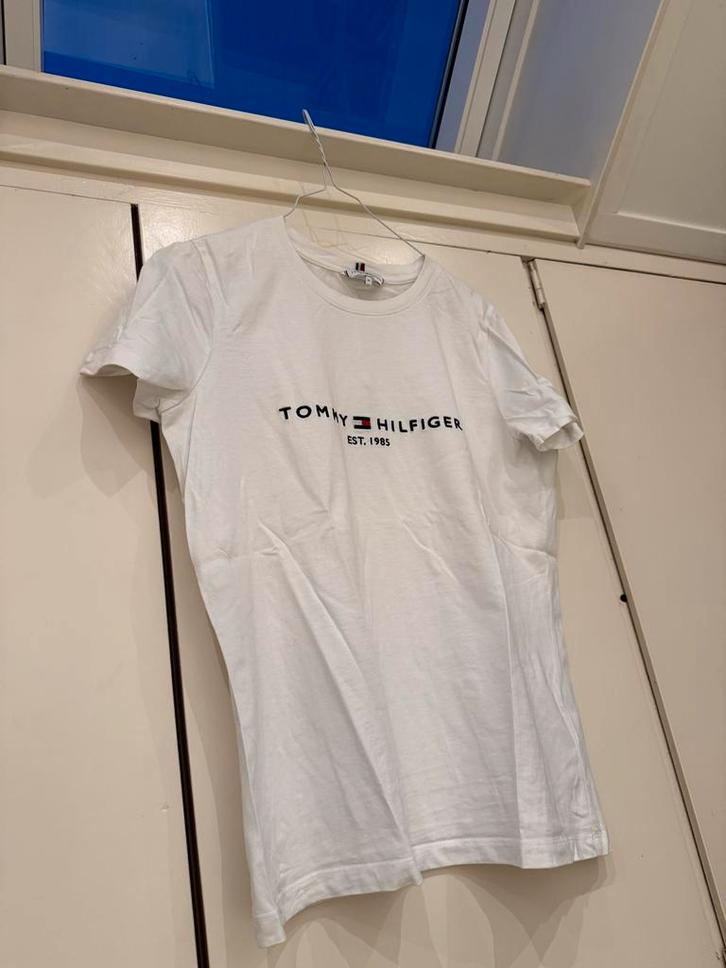 Tommy Hilfiger T-shirt - Mooie kwaliteit!, Kleding | Dames, T-shirts, Zo goed als nieuw, Maat 38/40 (M), Wit, Korte mouw, Ophalen of Verzenden