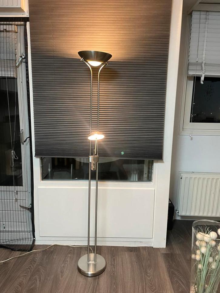 Mooie staande lamp met leeslamp, Huis en Inrichting, Lampen | Vloerlampen, Zo goed als nieuw, 150 tot 200 cm, Metaal, Ophalen of Verzenden
