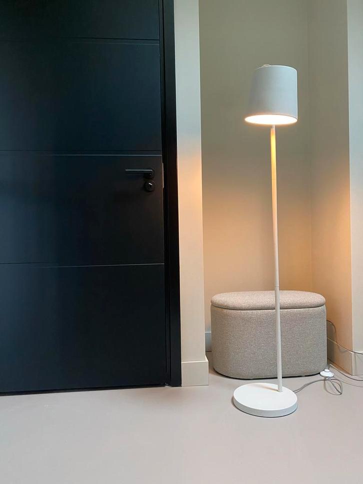 Zuiver Buckle Head Vloerlamp - Wit, Huis en Inrichting, Lampen | Vloerlampen, Gebruikt, 150 tot 200 cm, Metaal, Ophalen