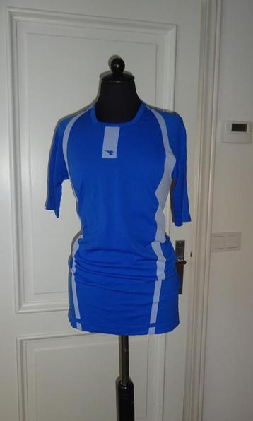 NIEUW maat L. Diadora sport T.Shirt in Kobalt Blauw lang mod