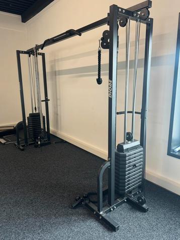 Dione Cable Crossover – Professioneel dubbel kabelstation beschikbaar voor biedingen