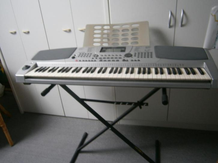 Keyboard, Muziek en Instrumenten, Keyboards, 61 toetsen, Medeli, Aanslaggevoelig, Met standaard, Ophalen