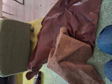 Grote stukken leer en ruwe wol gratis  beschikbaar voor biedingen