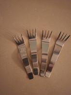 4 metalen tapasvorkjes / amusevorkjes, Huis en Inrichting, Ophalen of Verzenden, Gebruikt, Rvs of Chroom, Los bestek