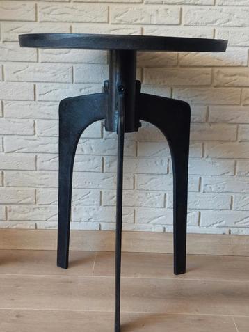 Stoere industriele bijzettafel  beschikbaar voor biedingen