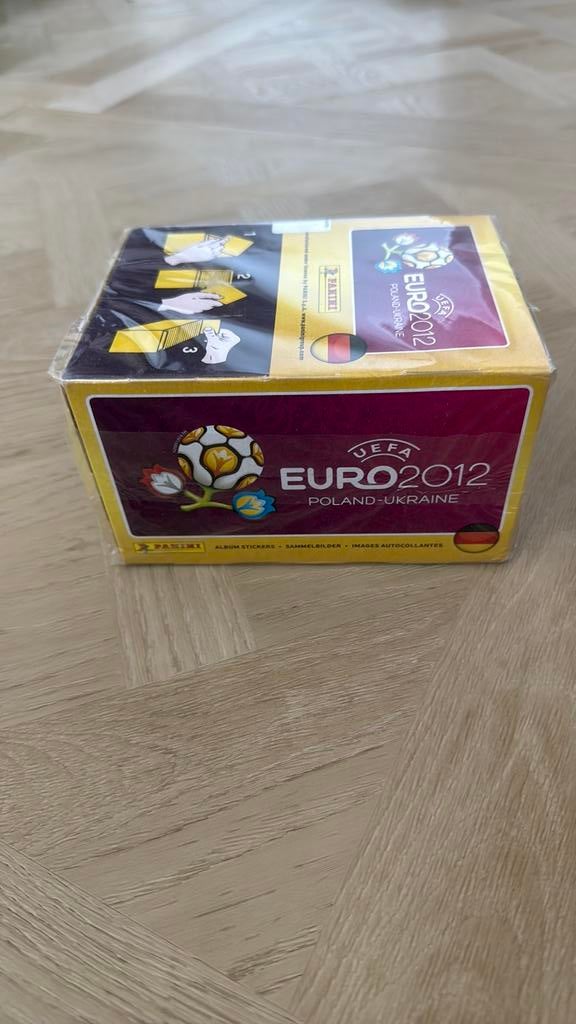Panini euro 2012 box (100 zakjes), Verzenden, Zo goed als nieuw, Meerdere stickers