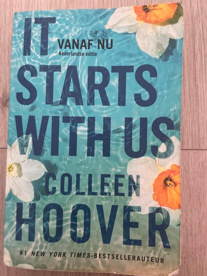 Colleen Hoover - It Starts With Us, Boeken, Literatuur, Zo goed als nieuw, Ophalen of Verzenden