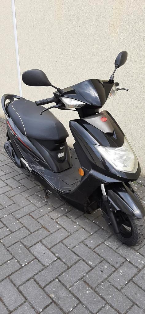 Kymco vp50 bromscooter kymco agm piaggio zip vespa fly, Fietsen en Brommers, Scooters | Peugeot, Zo goed als nieuw, Overige modellen