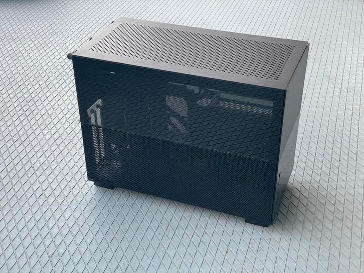 Lian Li Q58W4 Mini-ITX Case - PCIe 4.0 Zwart met power 750W, Computers en Software, Computerbehuizingen, Zo goed als nieuw, Ophalen