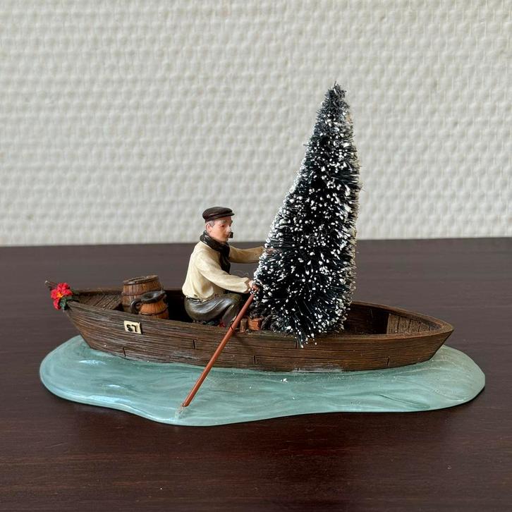Luville Man in Boat with Tree, 601.304, Sceneries, Kerstdorp, Diversen, Kerst, Zo goed als nieuw, Ophalen of Verzenden