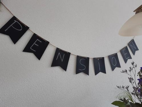 Versiering vlaggenlijn Pensioen krijtbord vlaggen., Hobby en Vrije tijd, Feestartikelen, Zo goed als nieuw, Versiering, Overige