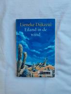 Eiland in de wind - Lieneke Dijkzeul, Boeken, Kinderboeken | Jeugd | 13 jaar en ouder, Fictie, Ophalen of Verzenden, Zo goed als nieuw