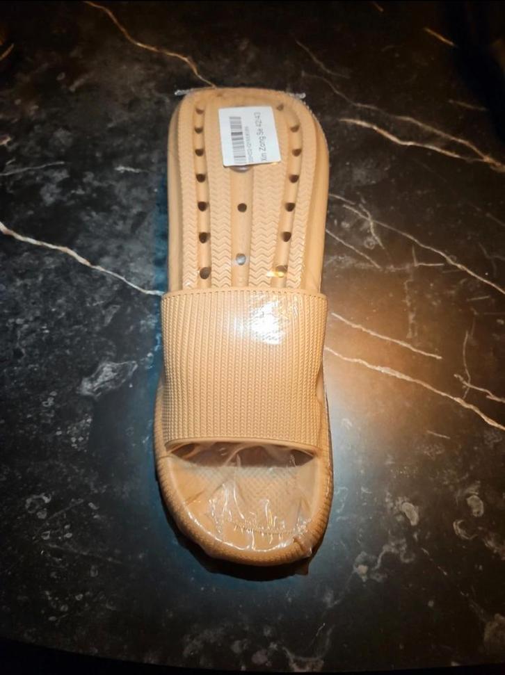 HappyFlops slippers kleur koffie bruin maat 42-43, Kleding | Dames, Schoenen, Nieuw, Slippers, Bruin, Ophalen of Verzenden