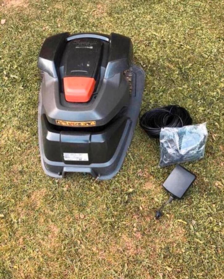 Husqvarna 105 Automower robotmaaier met toebehoren, Tuin en Terras, Robotmaaiers, Ophalen of Verzenden