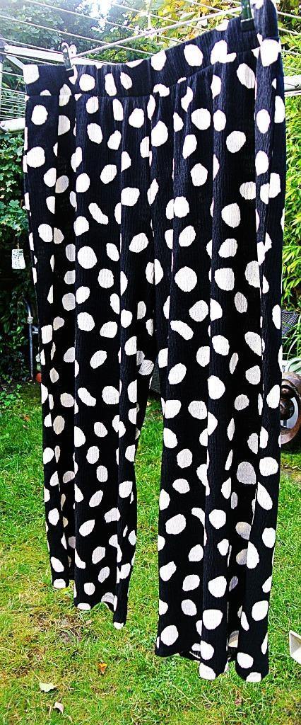 Broek zwart wit wijd model fit ruime maat plussize 58 60, Kleding | Dames, Broeken en Pantalons, Gedragen, Maat 46/48 (XL) of groter